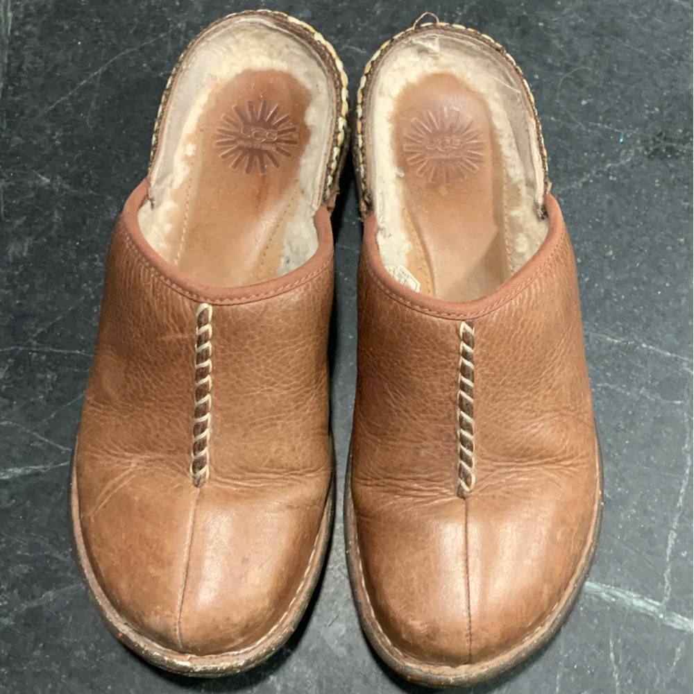 UGG | slip ons / clogs Sz 9